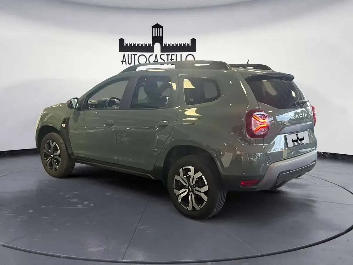 Usata Dacia Duster Journey 101 CV (74 kW) 2023 Liken kaki SUV
