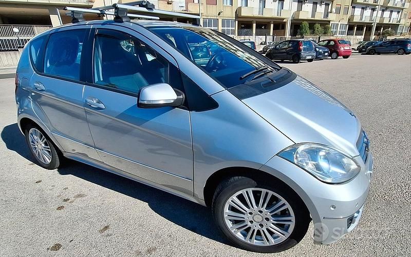 Usata 2012 Mercedes A180 Tre volumi | 3990 € - Immagine 1/4