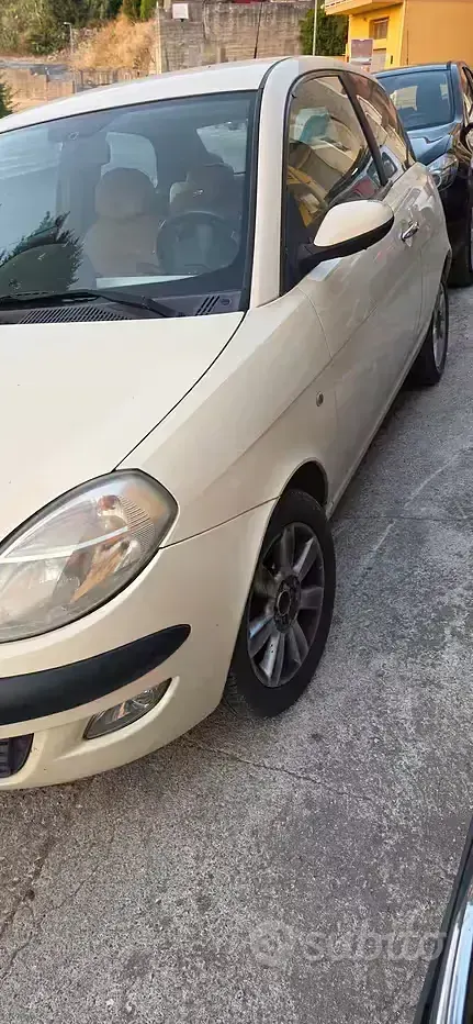 Usata Lancia Ypsilon 80 CV (58 kW) 2004 Utilitaria