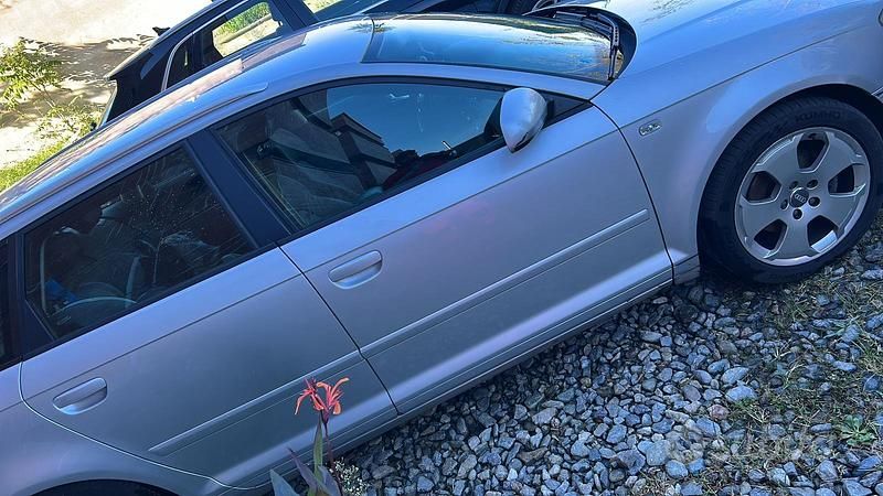 Grigio Usata 2007 Audi A3 Tre volumi | 3500 € (Buon prezzo) - Immagine 1/4