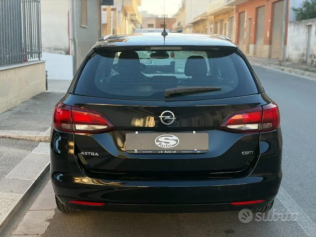 Usata Opel Astra Cosmo 110 CV (80 kW) 2016 Nero Station wagon