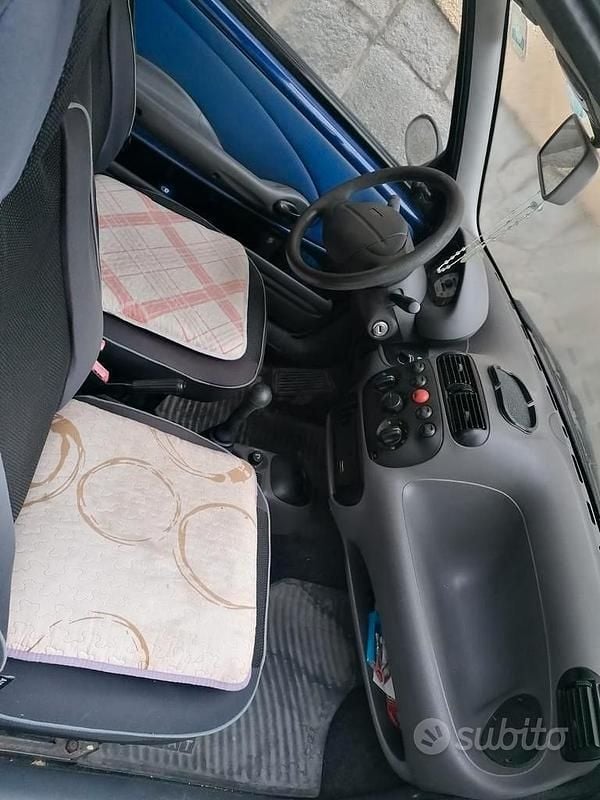 Usata Fiat 600 39 CV (28 kW) 2000 Blu Utilitaria