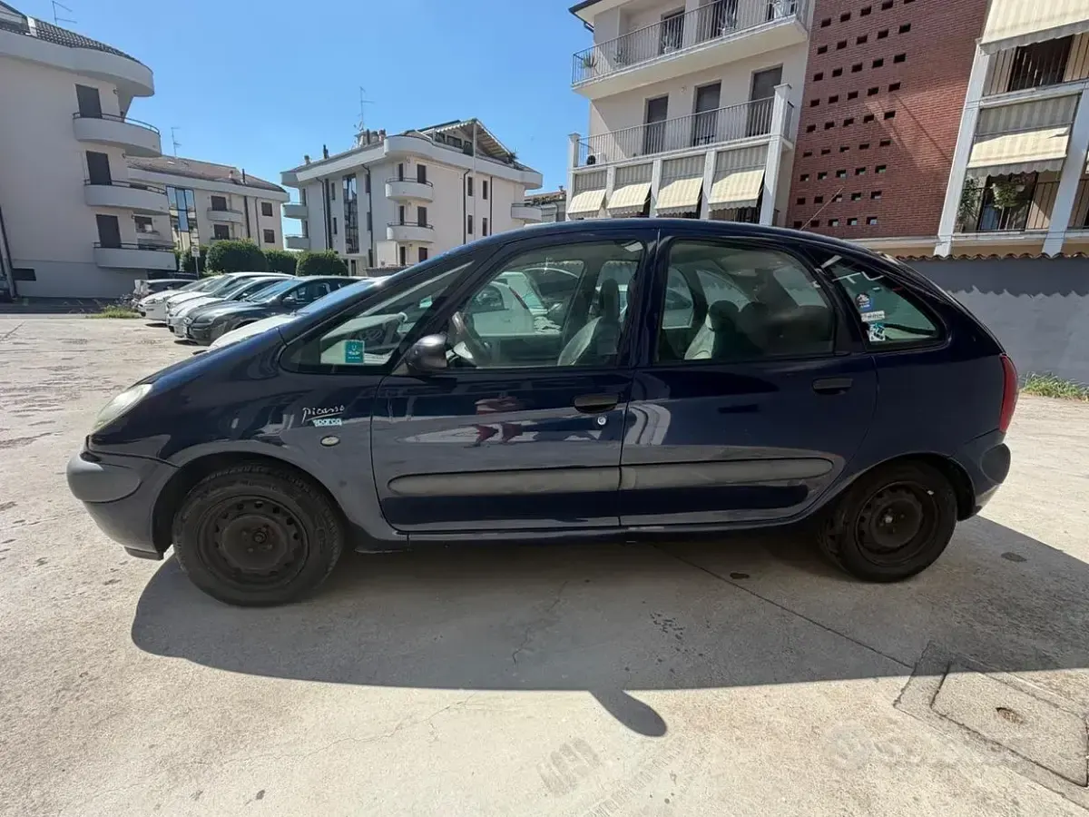 Usata Citroën Xsara Picasso Exclusive 90 CV (66 kW) 2002 Nero Monovolume