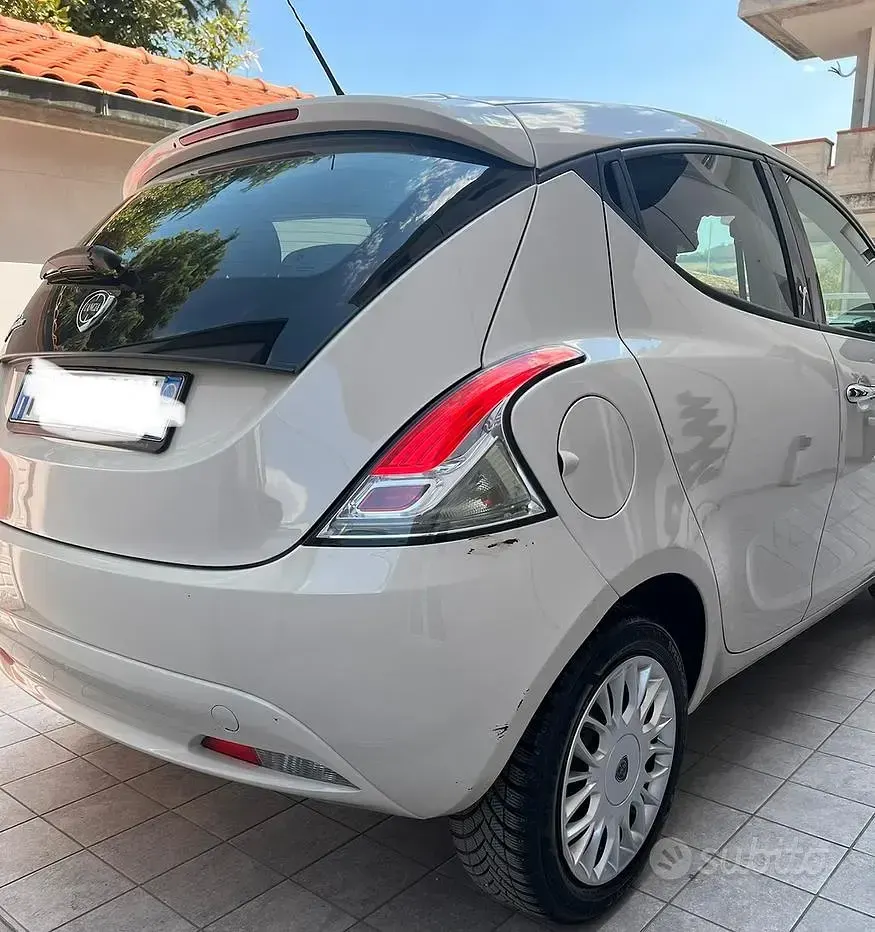Usata Lancia Ypsilon 69 CV (50 kW) 2015 Utilitaria
