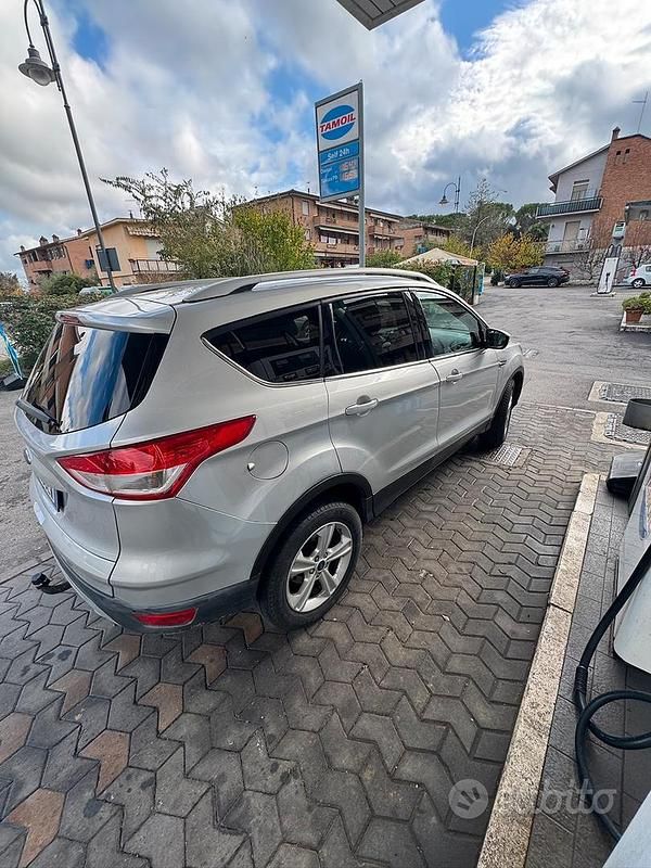 Usata Ford Kuga Titanium 120 CV (88 kW) 2016 Grigio SUV