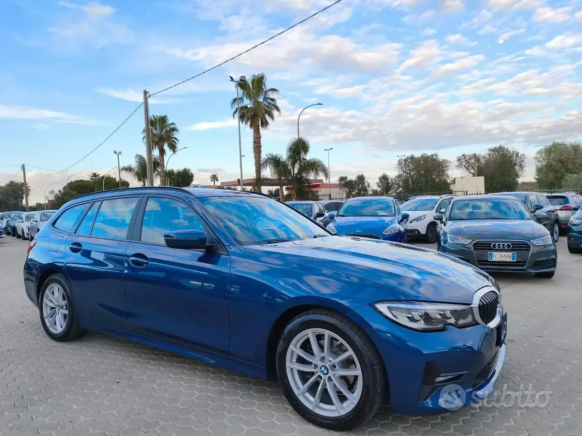 Usata BMW 318 Advantage 150 CV (110 kW) 2021 Blu/azzurro Station wagon