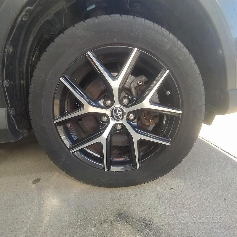 Usata Toyota RAV4 Business Edition 143 CV (105 kW) 2017 Grigio Station wagon