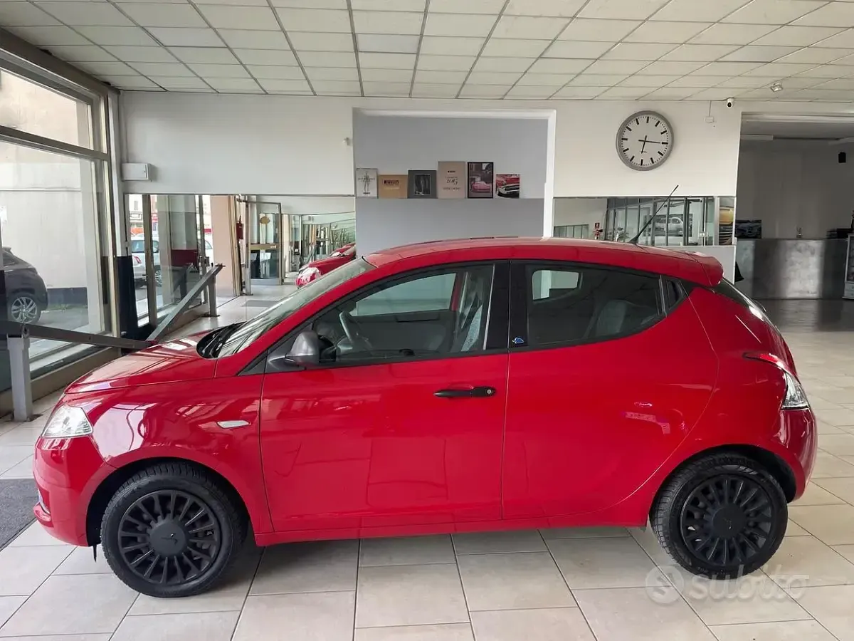 Usata Lancia Ypsilon Silver 69 CV (50 kW) 2018 Rosso Utilitaria