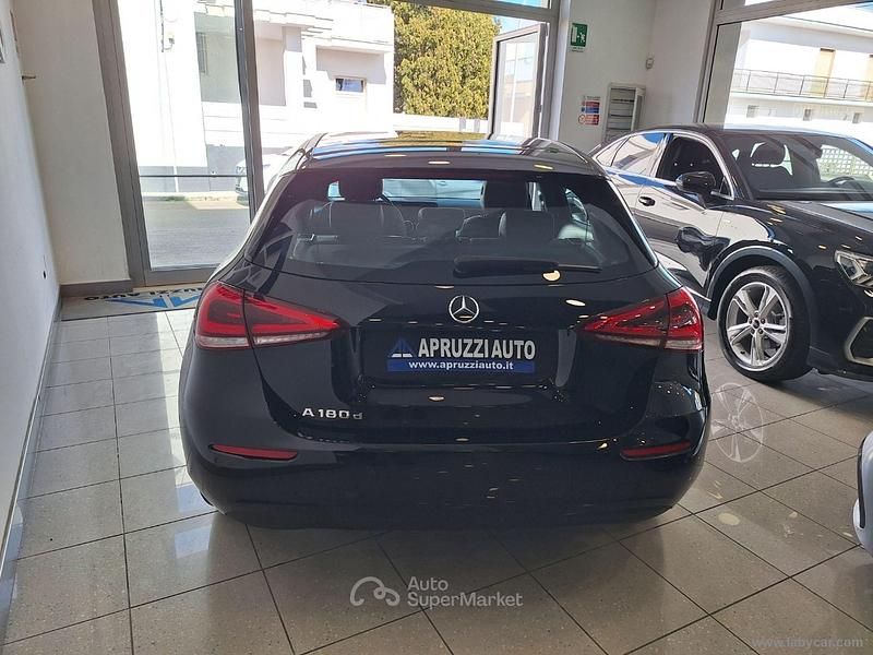 Usata Mercedes A180 116 CV (85 kW) 2022 Nero Berlina