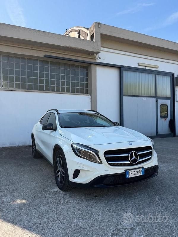 Usata Mercedes GLA200 Premium 135 CV (99 kW) 2016 Bianco SUV