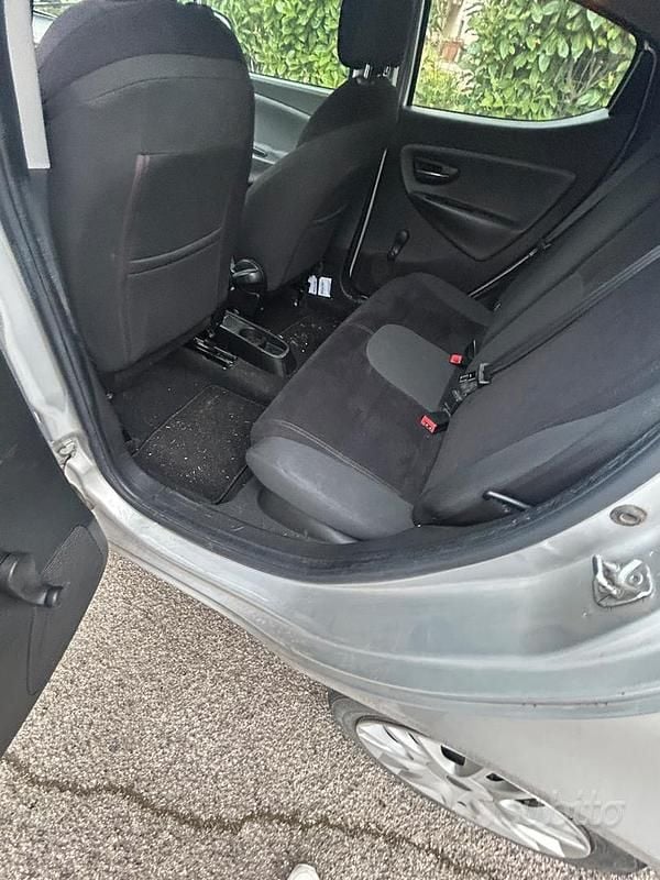 Usata Lancia Ypsilon 69 CV (50 kW) 2014 Grigio Utilitaria