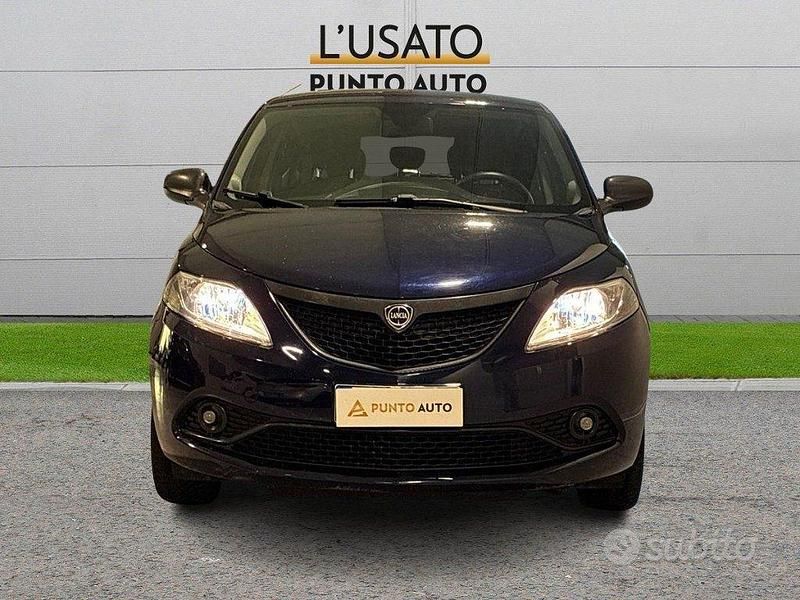 Usata Lancia Ypsilon 69 CV (50 kW) 2018 Blu Utilitaria