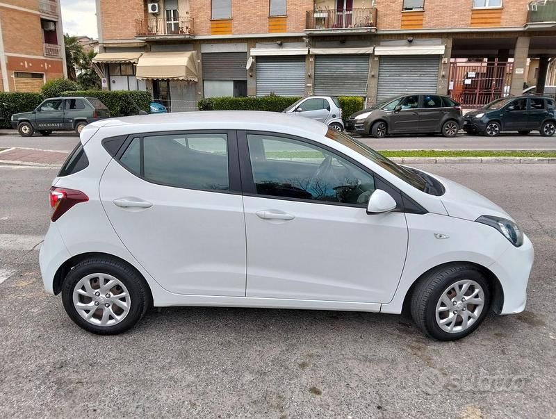 Begagnad Hyundai i10 69 HK (50 kW) 2018 Vit Halvkombi