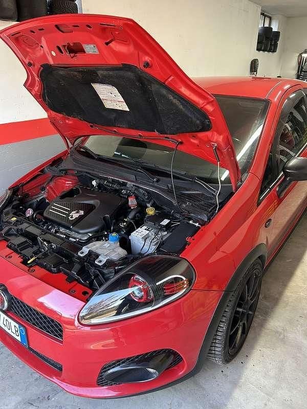 Usata Abarth Grande Punto 180 CV (132 kW) 2009 Rosso Utilitaria