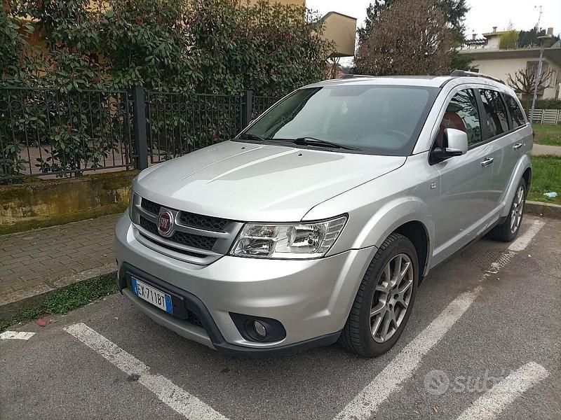 Usata Fiat Freemont 170 CV (125 kW) 2014 Grigio SUV