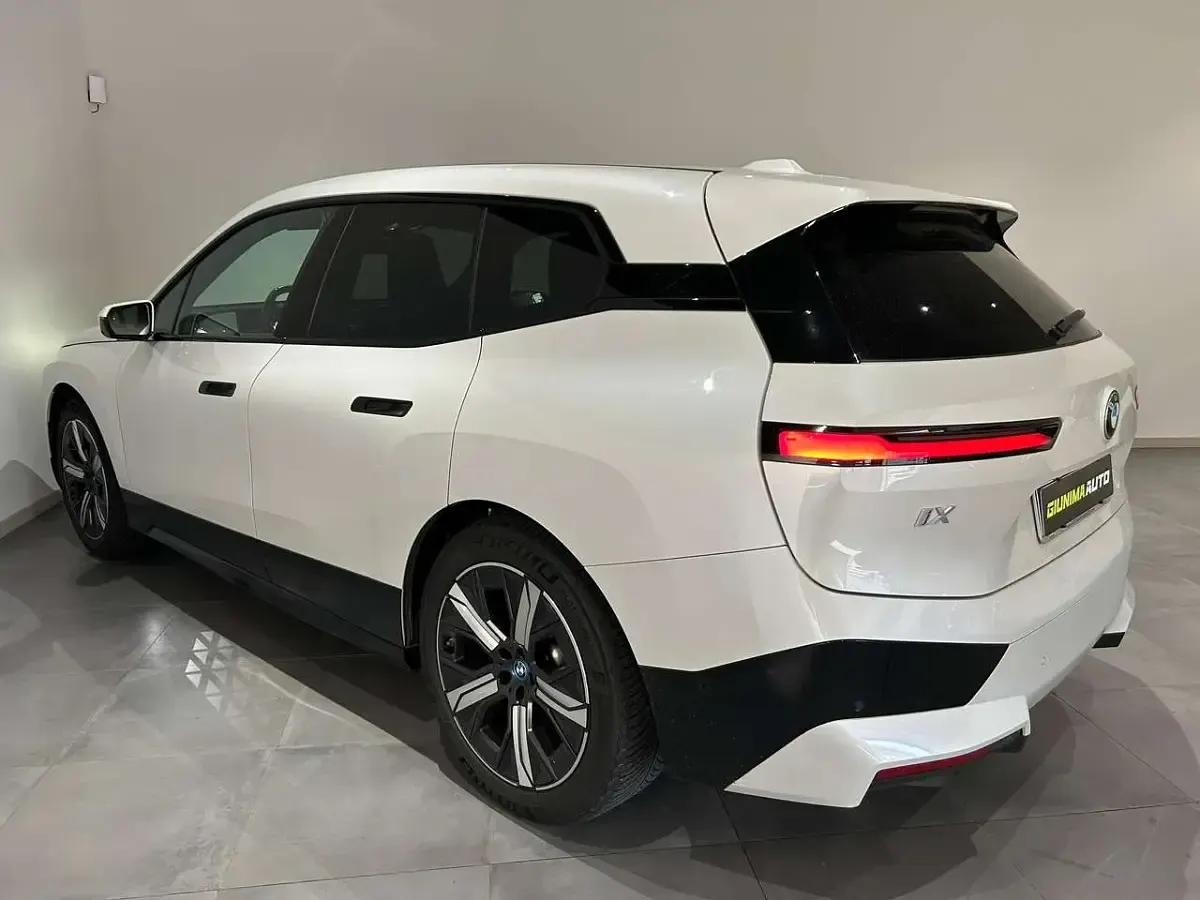Usado BMW iX 102 kW (139 HP) 2022 Branco SUV