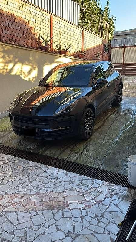 Usata 2022 Porsche Macan SUV | 69.000 € (Cara) - Immagine 1/4