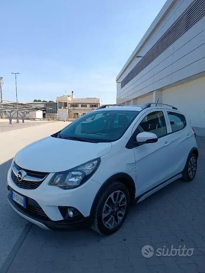 Usata Opel Karl Rocks 73 CV (53 kW) 2018 Bianco Utilitaria