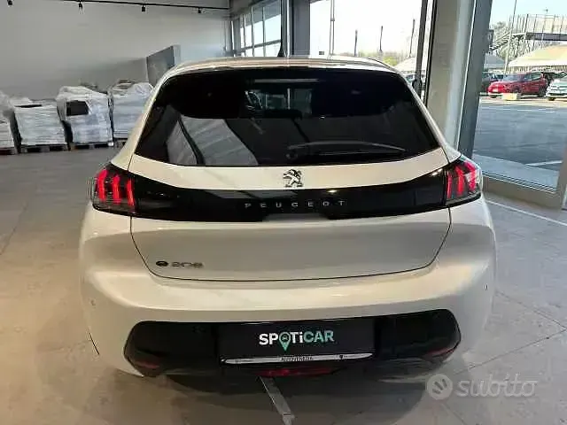 Usata Peugeot 208 Allure 56 kW (77 CV) 2021 Bianco Utilitaria