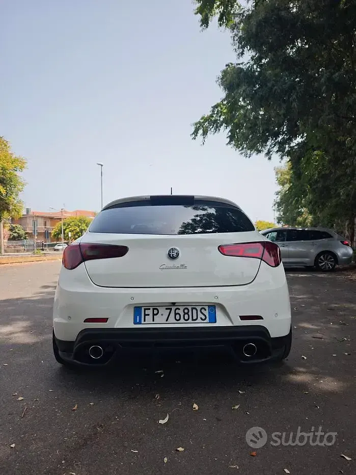 Usata Alfa Romeo Giulietta Distinctive 170 CV (125 kW) 2012 Bianco Utilitaria