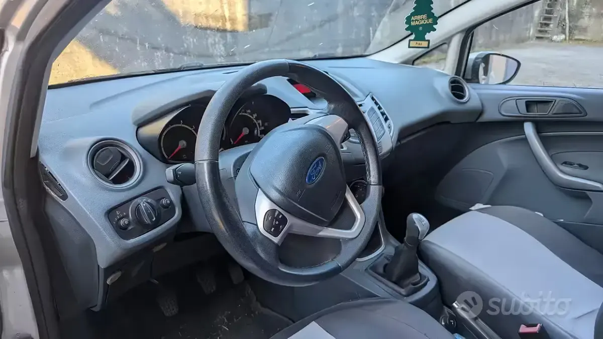 Usata Ford Fiesta Titanium 82 CV (60 kW) 2009 Grigio Berlina