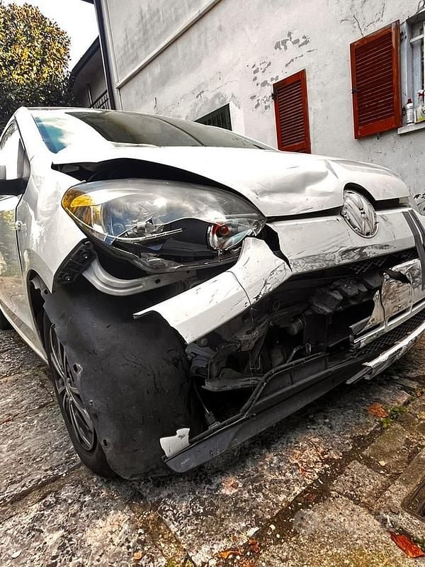 Usata VW up! Move 68 CV (50 kW) 2013 Bianco Utilitaria