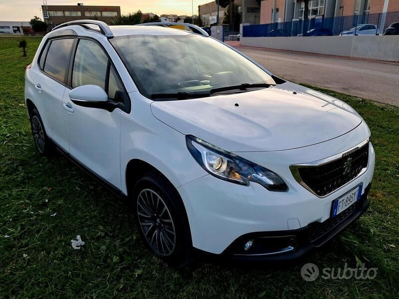 Usata Peugeot 2008 Active 102 CV (75 kW) 2019 Bianco SUV