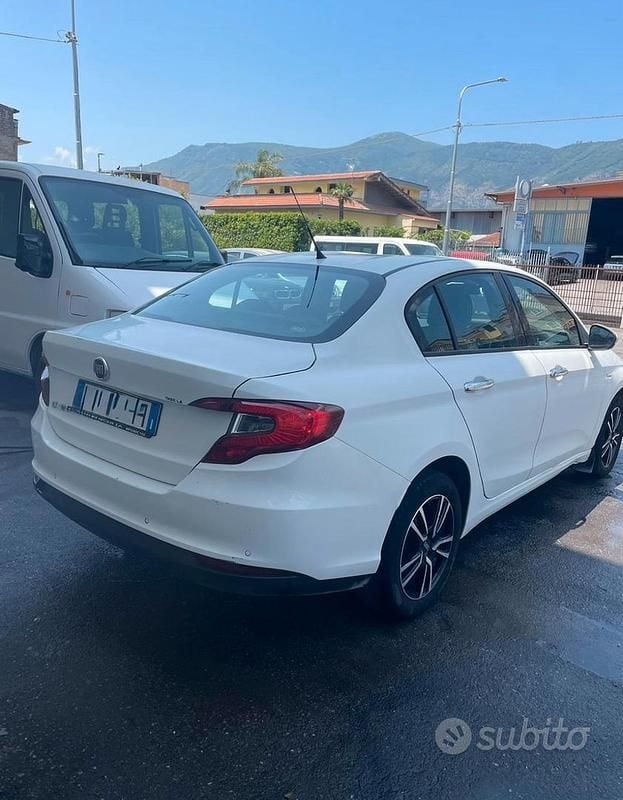 Usata Fiat Tipo Lounge 120 CV (88 kW) 2015 Bianco Berlina