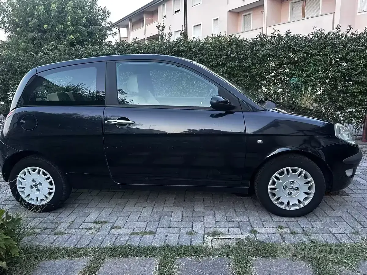 Usata Lancia Ypsilon 60 CV (44 kW) 2005 Nero Utilitaria