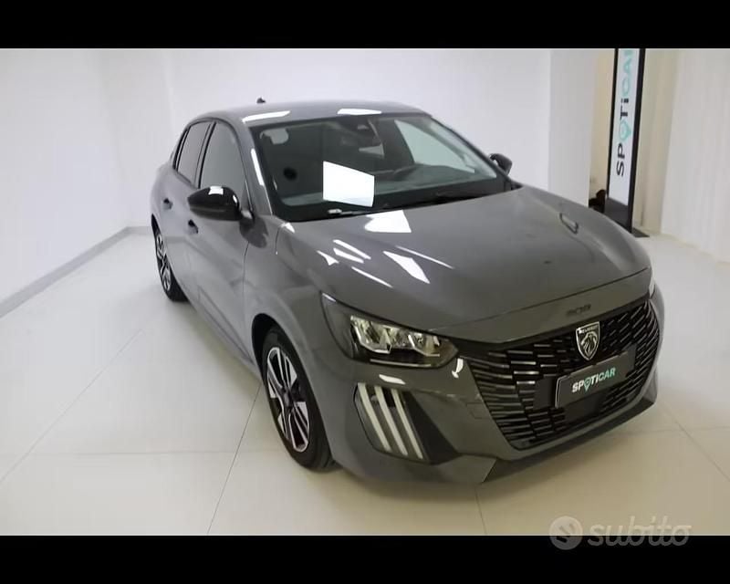 Usata Peugeot 208 Allure 101 CV (74 kW) 2025 Grigio selenium Utilitaria