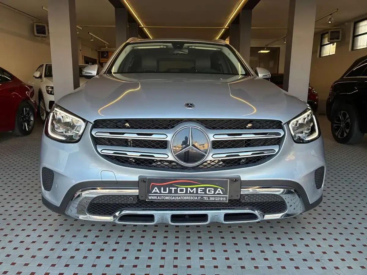 Usata Mercedes GLC200 197 CV (144 kW) 2022 Argento SUV