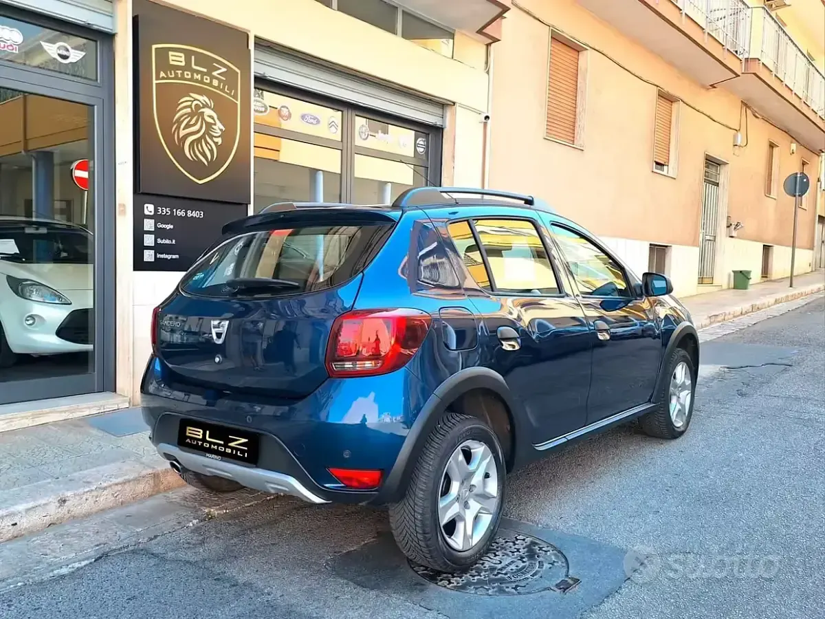 Usata Dacia Sandero 90 CV (66 kW) 2017 Bluazzurro SUV