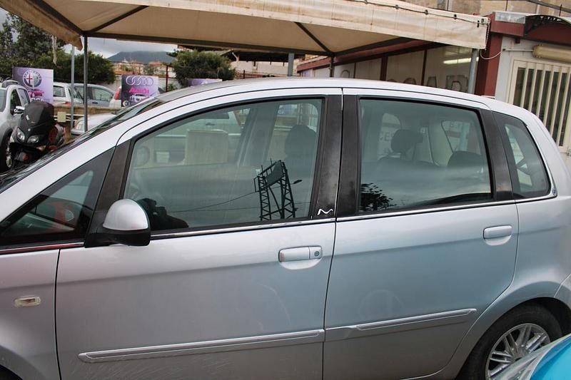 Usata Lancia Musa 95 CV (69 kW) 2010 Argento Monovolume