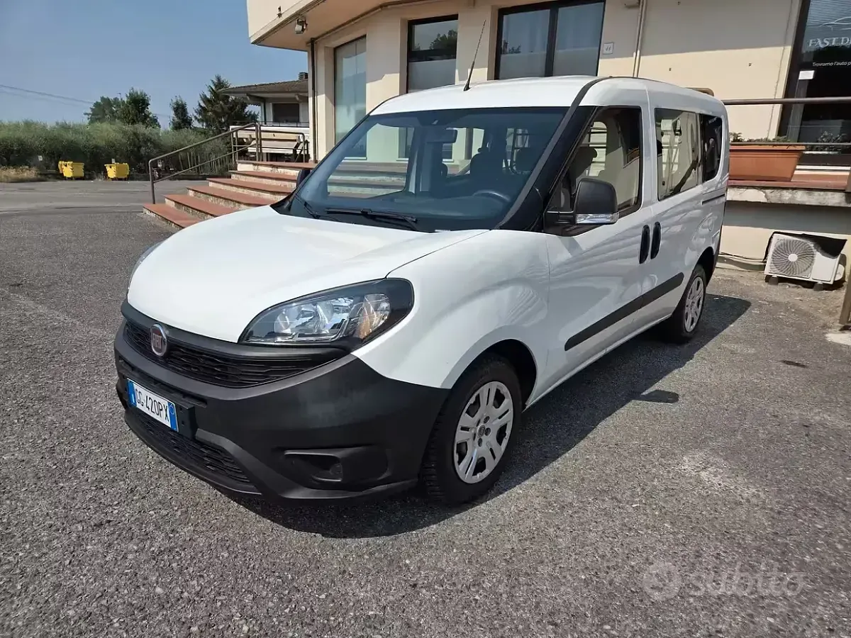 Usata Fiat Doblò Easy 90 CV (66 kW) 2021 Bianco Monovolume