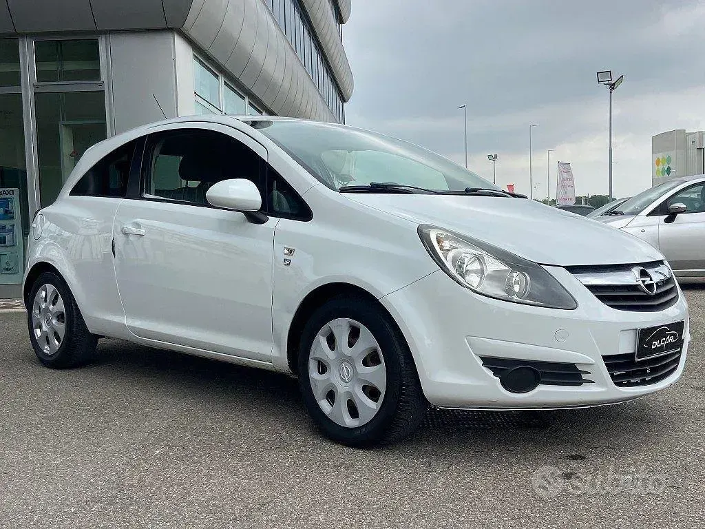 Usata Opel Corsa Club 80 CV (58 kW) 2010 Bianco Utilitaria