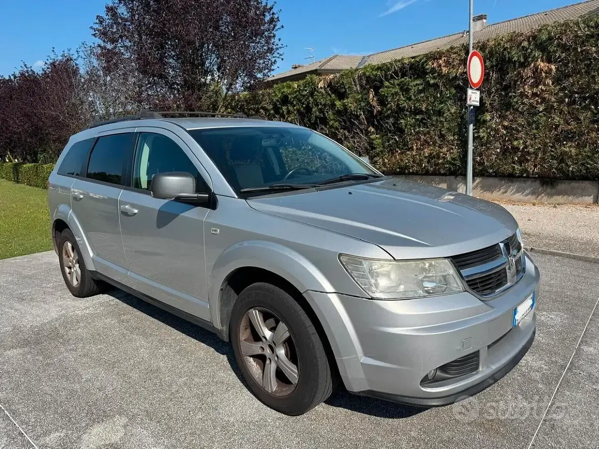 Usata Dodge Journey 140 CV (102 kW) 2010 Grigio SUV