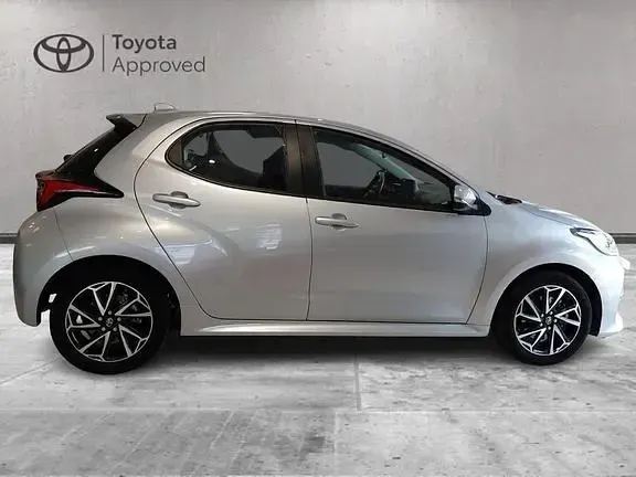 Usata Toyota Yaris Trend 91 CV (66 kW) 2022 Silver metallic Utilitaria