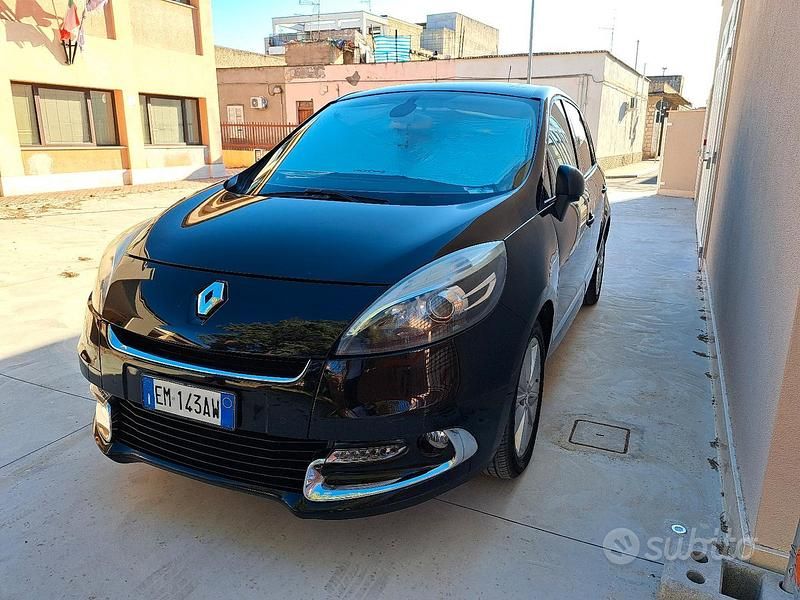 Usata Renault Scénic III 110 CV (80 kW) 2012 Nero Monovolume