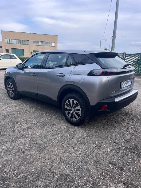 Usata Peugeot 2008 Active 101 CV (74 kW) 2023 Argento SUV