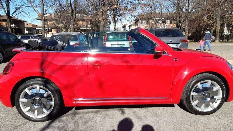 Rosso Usata 2018 VW Maggiolino Design Cabrio | 25.400 € (Cara) - Immagine 1/4