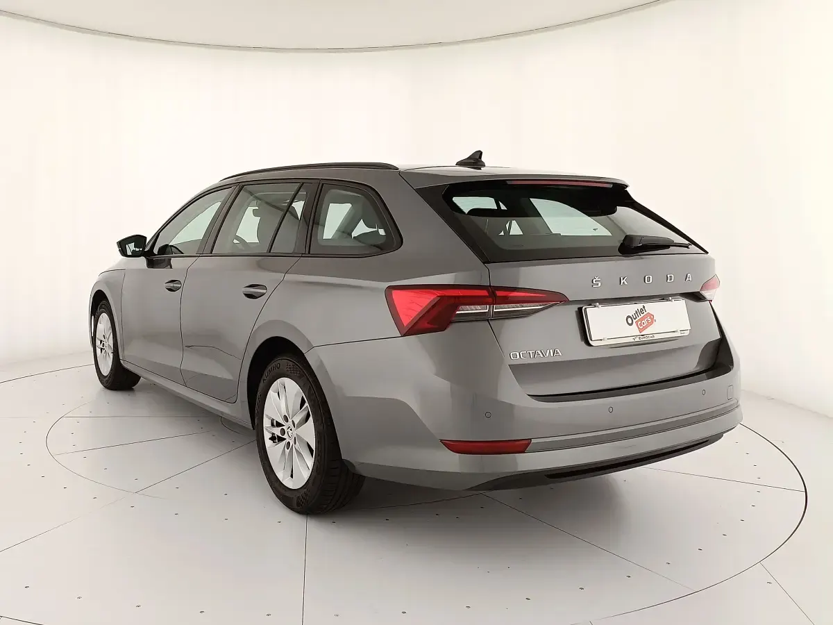 Usata Skoda Octavia Executive 110 CV (80 kW) 2023 Grigio Station wagon