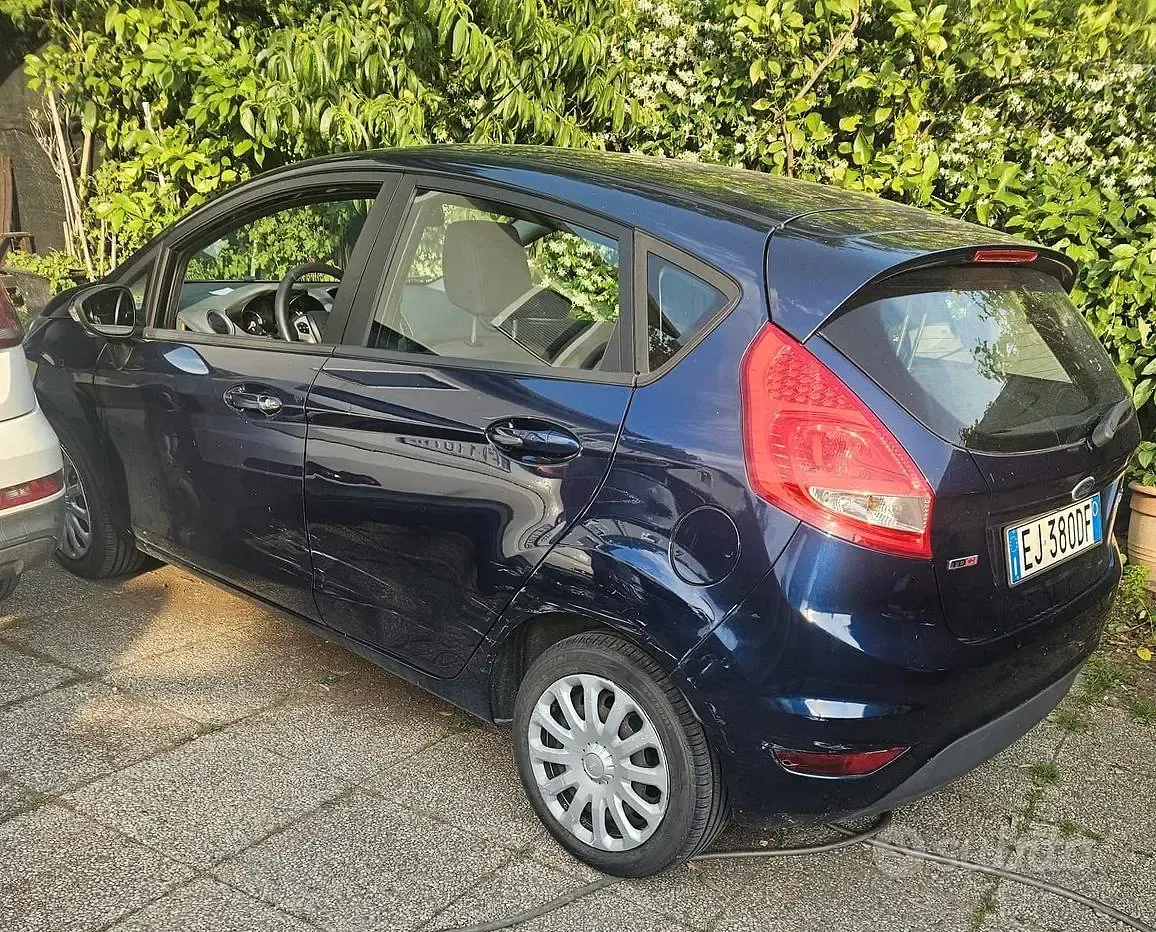 Usata Ford Fiesta 95 CV (69 kW) 2015 Blu Utilitaria