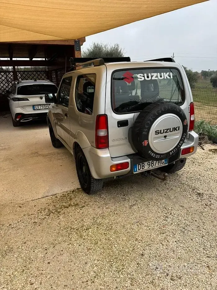 Usata Suzuki Jimny 86 CV (63 kW) 2006 Grigio SUV