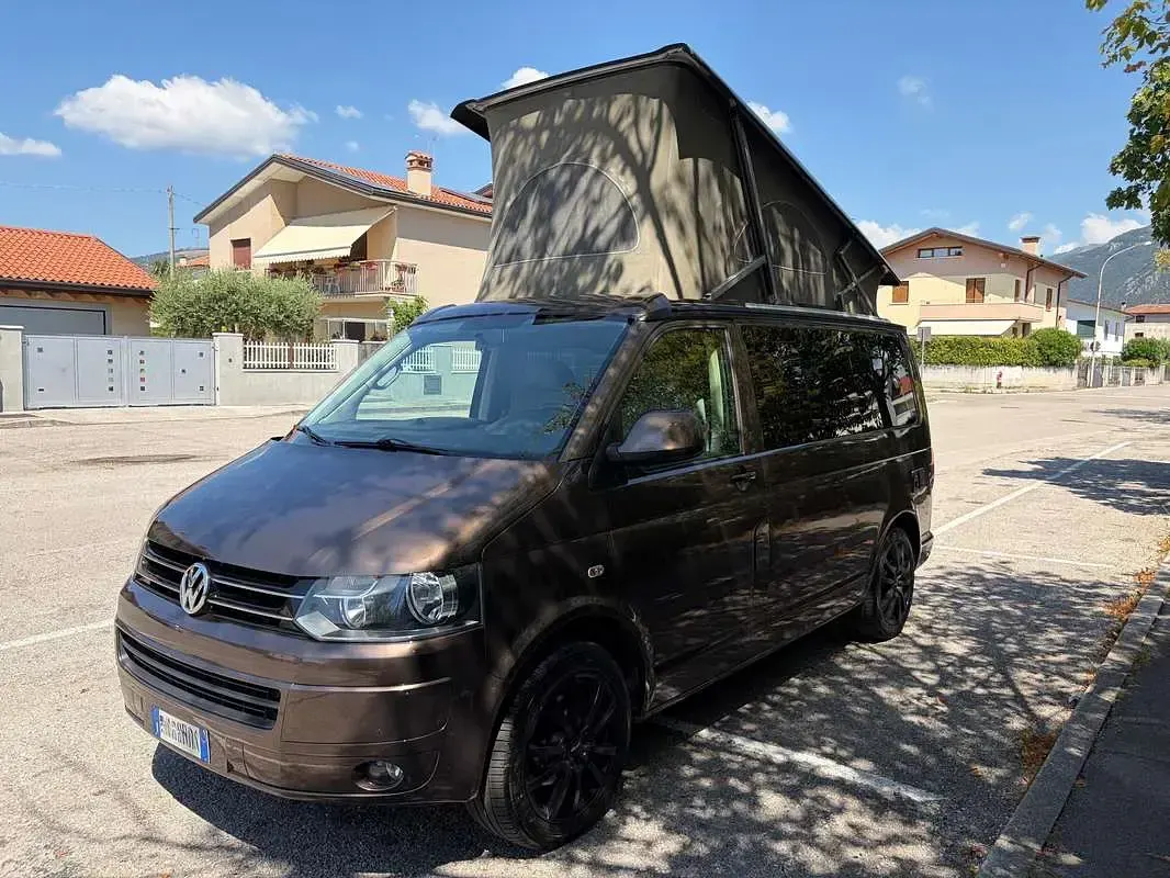 Usata VW California Comfortline 140 CV (102 kW) 2012 Marrone Furgone
