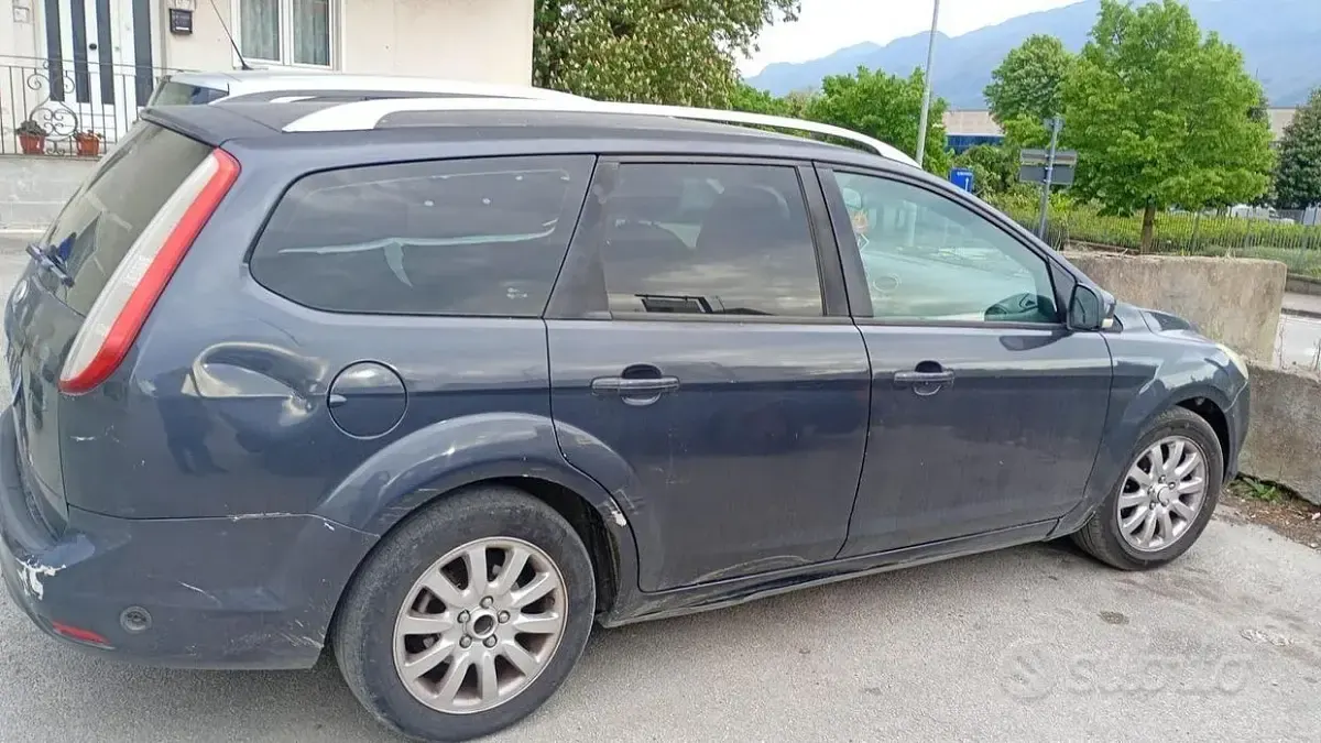Usata Ford Focus 116 CV (85 kW) 2008 Grigio Station wagon