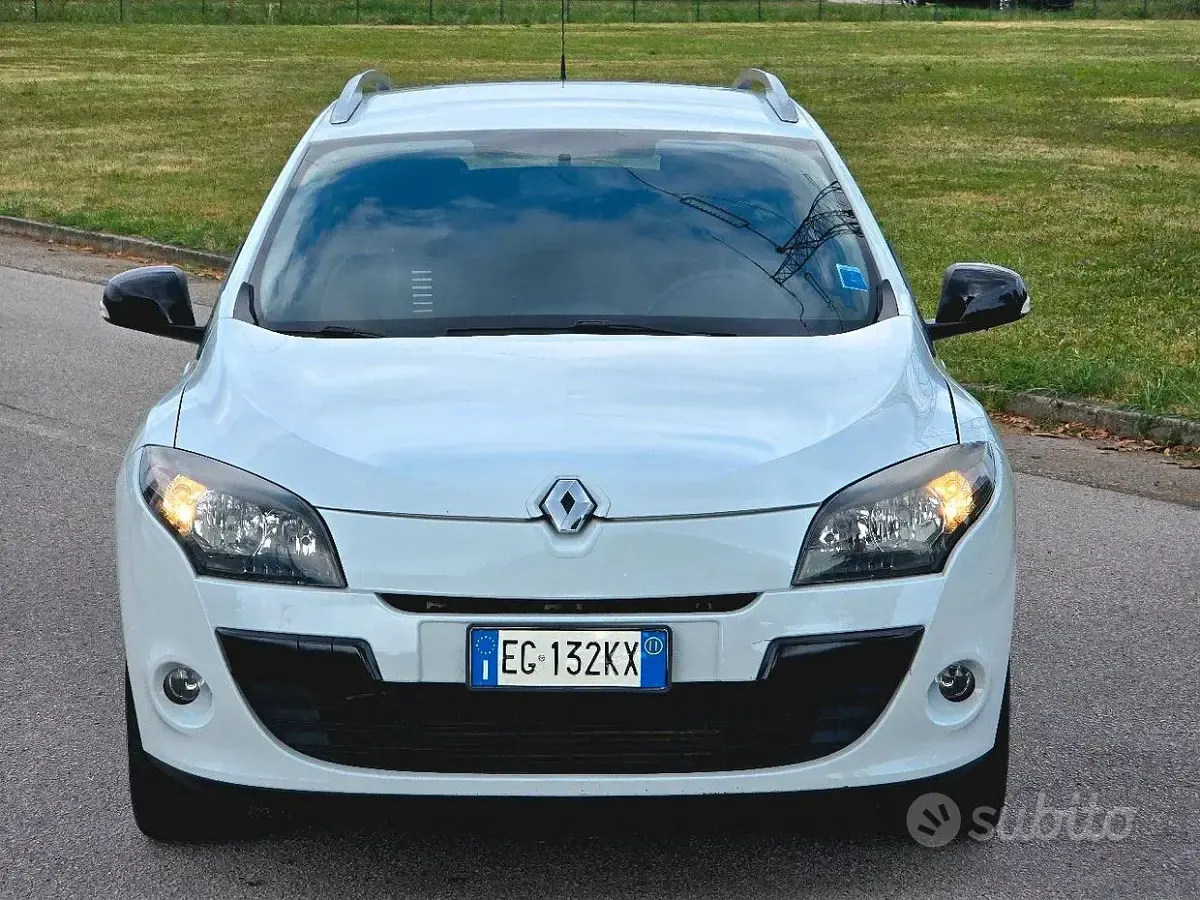Usata Renault Mégane GrandTour 90 CV (66 kW) 2011 Bianco Station wagon
