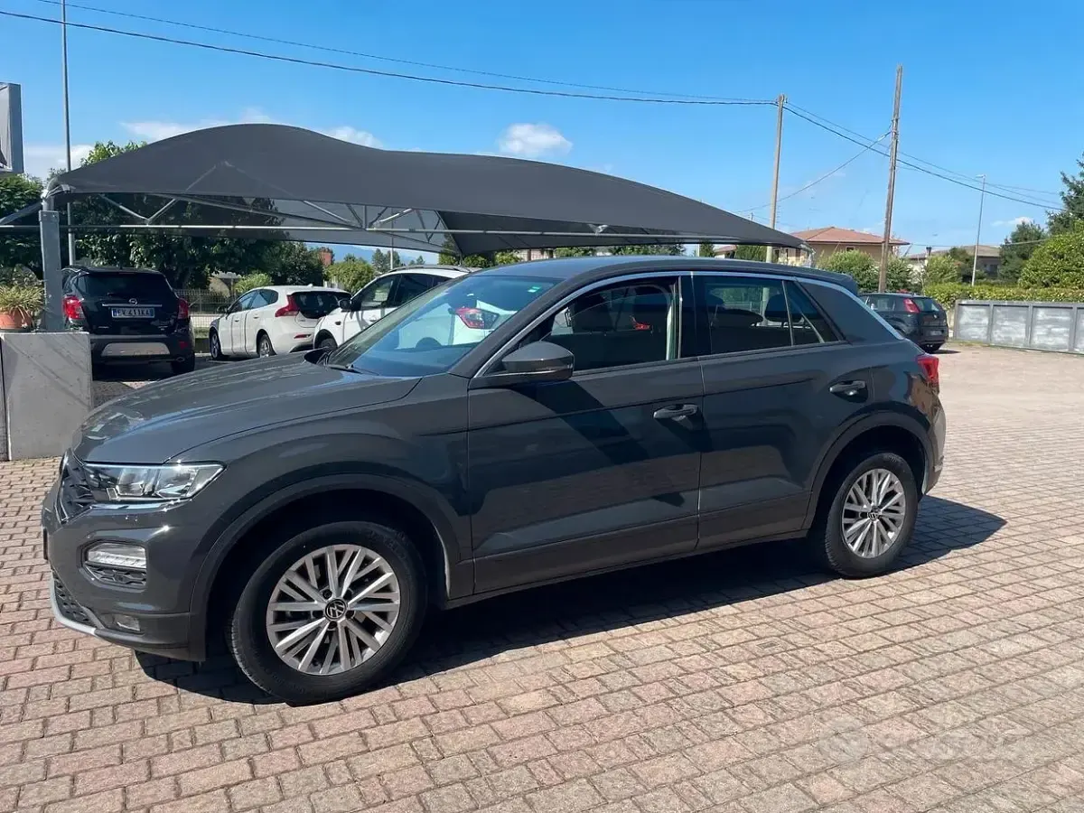 Usata VW T-Roc Business 116 CV (85 kW) 2021 Grigio SUV