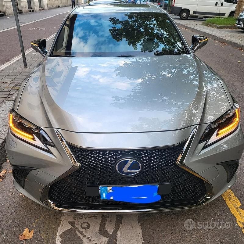 Usata Lexus ES300H Sport Line 178 CV (130 kW) 2021 Grigio Berlina