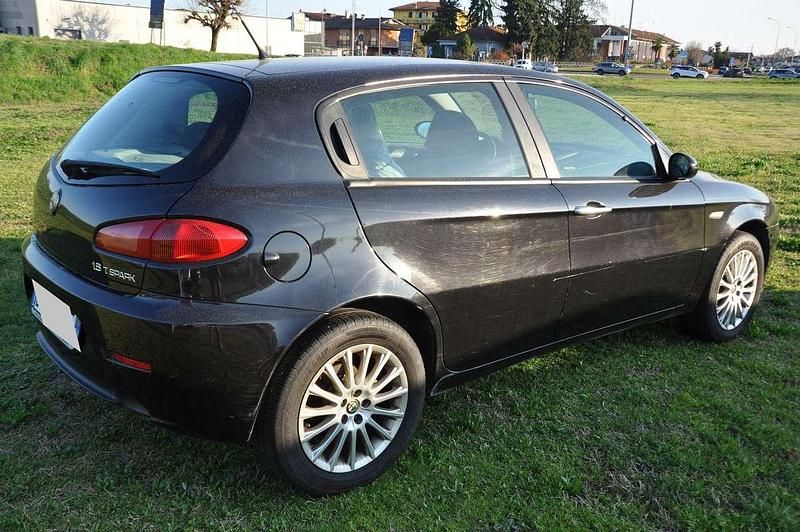 Usata Alfa Romeo 147 Distinctive 120 CV (88 kW) 2008 Nero Utilitaria