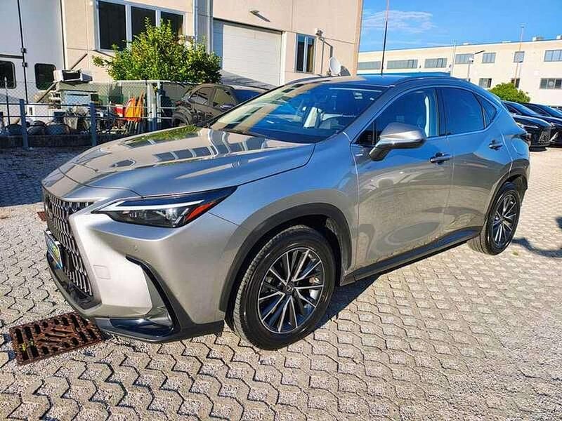 Grigio Usata 2022 Lexus NX450h+ SUV | 44.890 € (Buon prezzo) - Immagine 1/4
